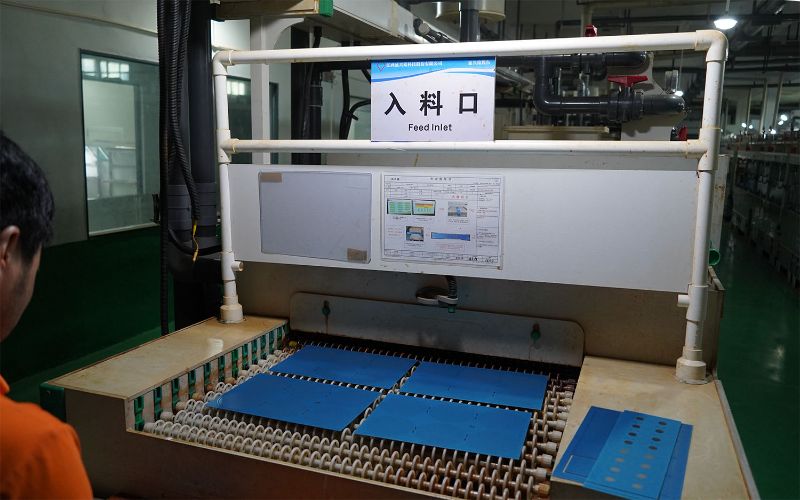 Processus de gravure Science populaire : Qu'est-ce que la gravure humide ?